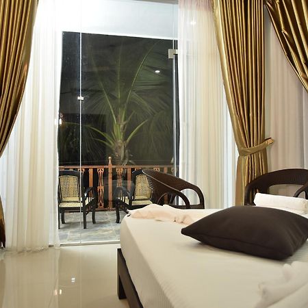 Lochana Beach Hotel Ettukala Экстерьер фото